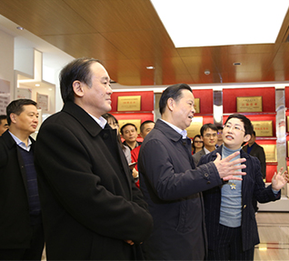 安徽省政協主席張昌爾、合肥市政協主席韓冰等領導一行蒞臨洽洽參觀考察